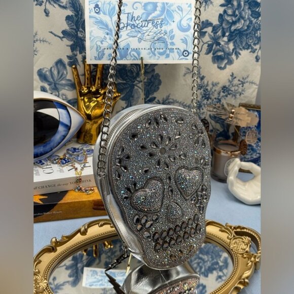 🆕 BETSEY JOHNSON 🧿 NWOT Bone-Jour Sugar Skull Crossbody Bag Silver Irridescent - Picture 4 of 16